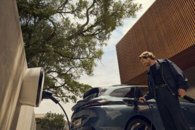 Peugeot rivede la potenza delle ibride plug-in per Euro 7