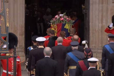 Charlie Kirk è il nuovo “Messia dei Maga” per Trump, ecco i funerali più “emblematici” della storia contemporanea