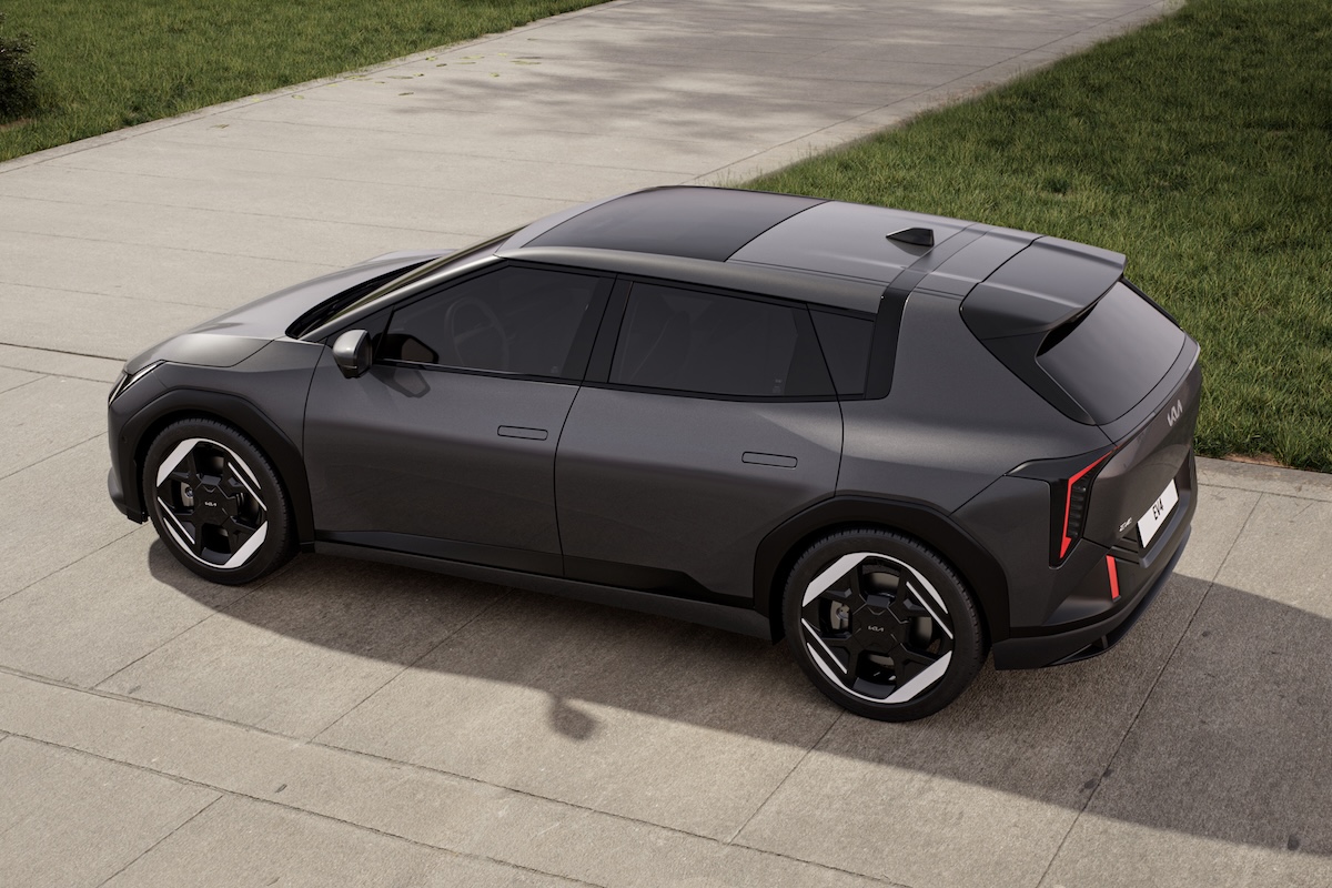 Kia EV4: la berlina elettrica E-GMP, 625 km e ricarica in 31’ Kia EV4: la berlina elettrica E-GMP, 625 km e ricarica in 31’