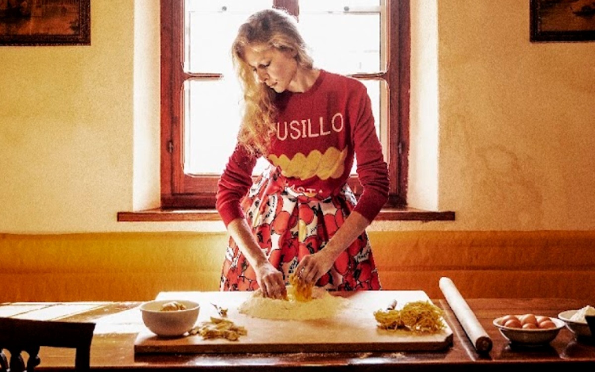 “Italia di Moda”, Ludmilla Voronika Bozzetti protagonista della mostra di Andrea Varani a Milano “Italia di Moda”, Ludmilla Voronika Bozzetti protagonista della mostra di Andrea Varani a Milano