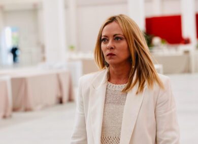 La premier a “Domenica In”, la Sx accusa la Rai di essere diventata “TeleMeloni”. I precedenti di Conte nel 2020 e quell’ospitata di Gentiloni da Baudo