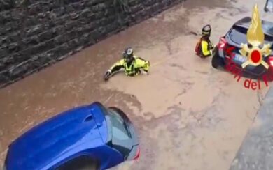 Il maltempo flagella il Nord. Milano: esonda il Seveso. Quartiere Niguarda paralizzato. Allagamenti in tutta la Lombardia