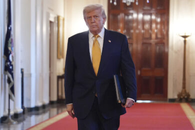 Usa, Trump non scherza e firma l’ordine esecutivo: “Antifa è un’organizzazione terroristica”