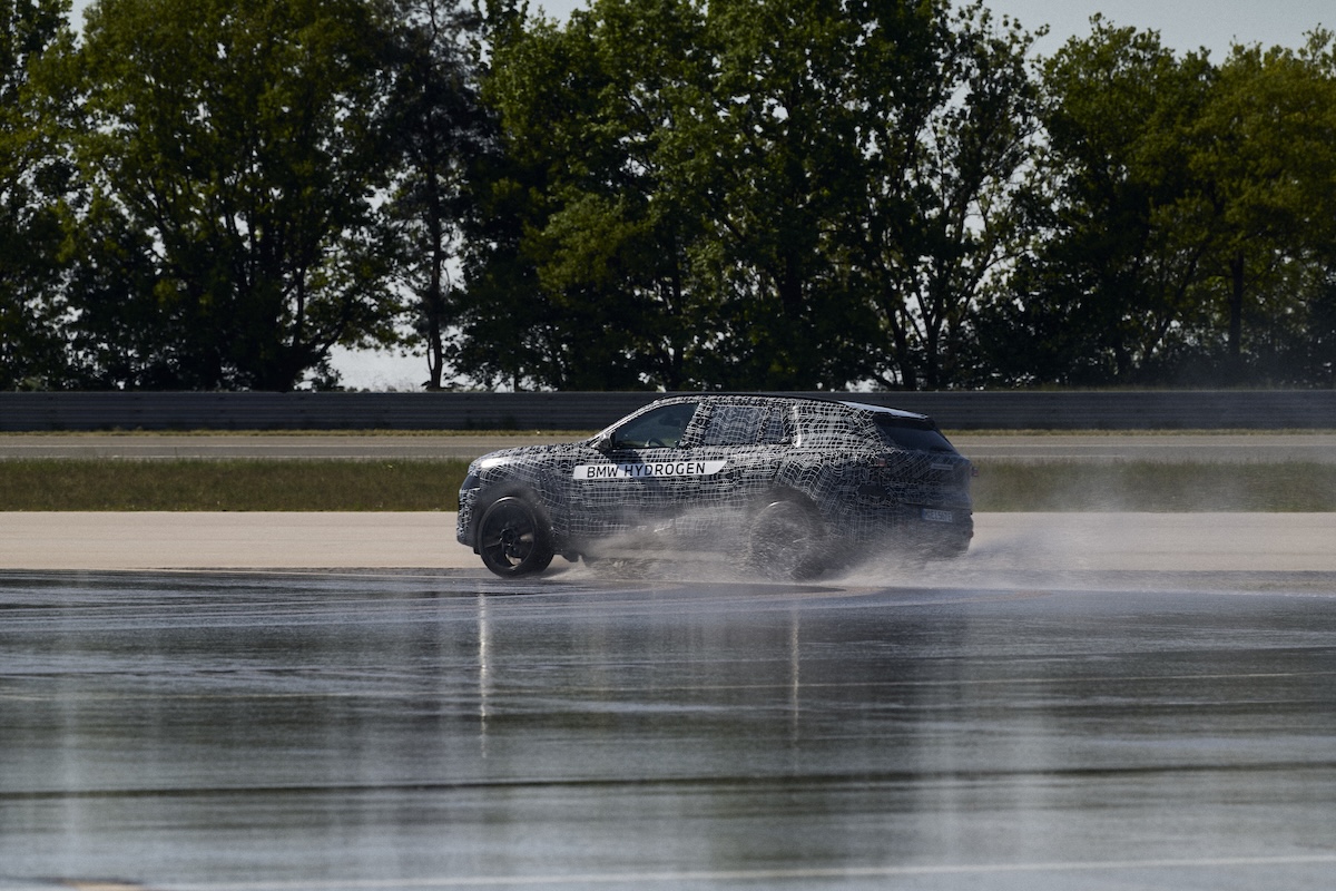 BMW iX5 Hydrogen e HyMoS: l’idrogeno entra in città BMW iX5 Hydrogen e HyMoS: l’idrogeno entra in città