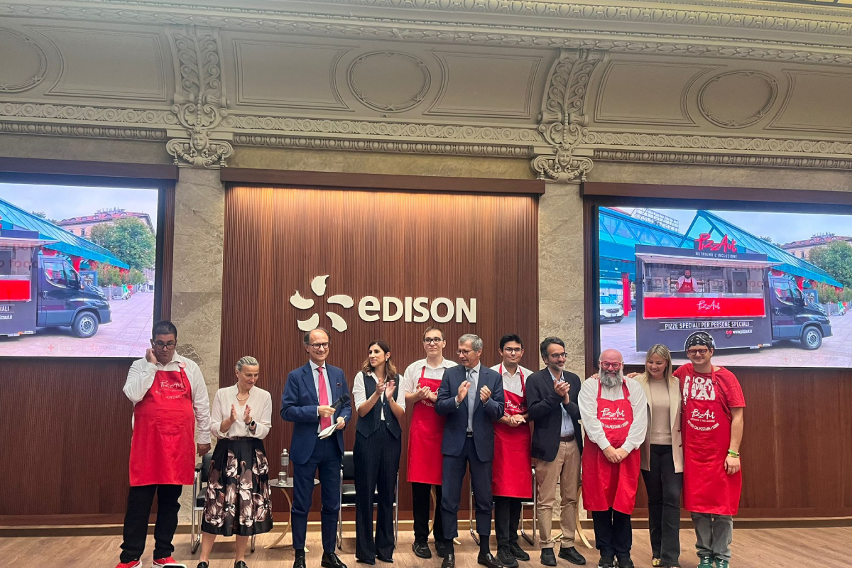 Edison Energia, inaugurato il nuovo food truck di PizzAut e assunto un giovane autistico a tempo indeterminato Edison Energia, inaugurato il nuovo food truck di PizzAut e assunto un giovane autistico a tempo indeterminato