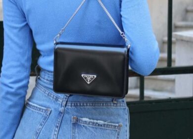 Prada, peggior performance in Borsa tra i titoli del lusso. Ma la paura degli investitori ha un solo nome: Versace