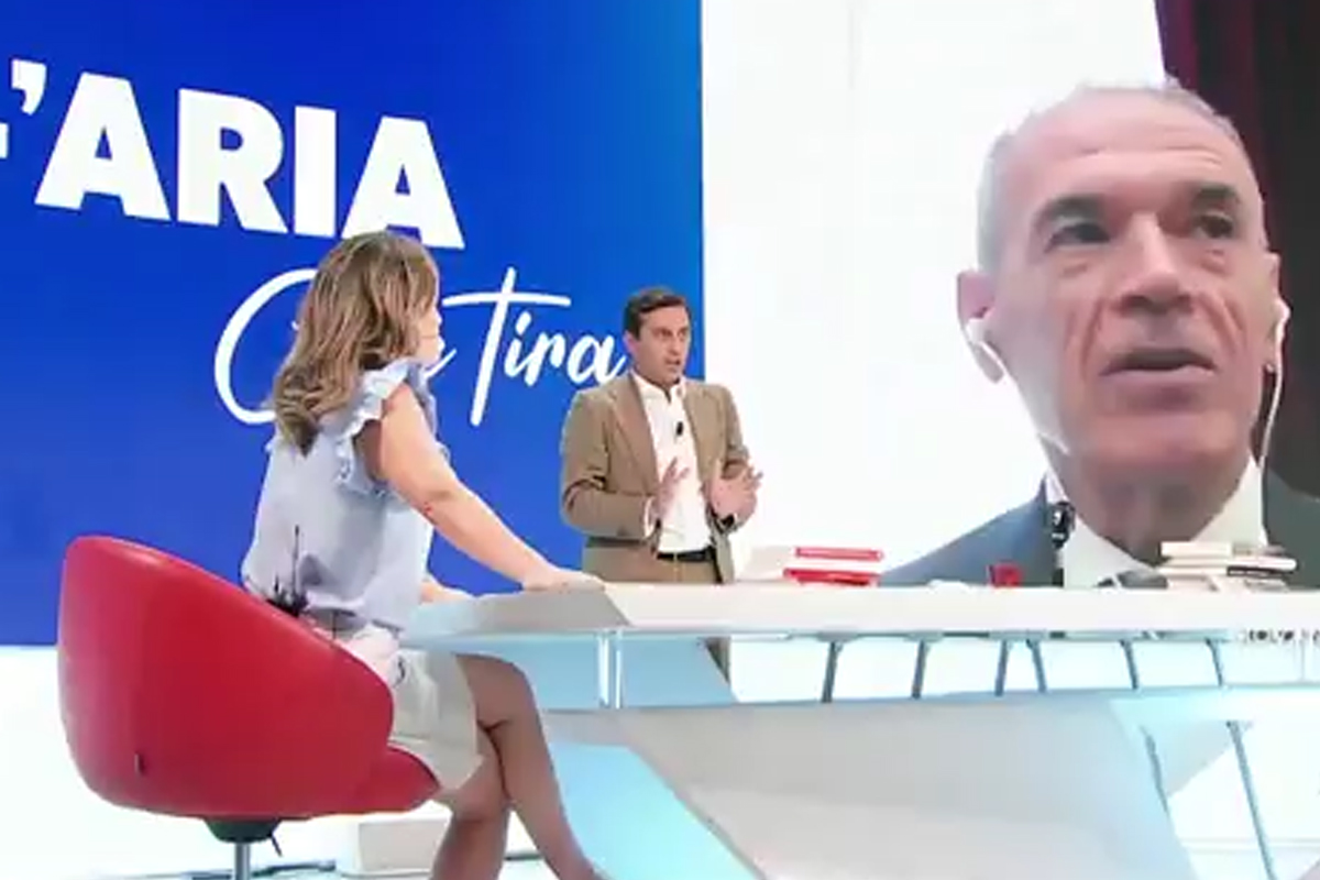 L’Aria Che Tira, imprevisto in diretta: Cottarelli riceve la chiamata di Alessia Morani, la battuta di Parenzo L’Aria Che Tira, imprevisto in diretta: Cottarelli riceve la chiamata di Alessia Morani, la battuta di Parenzo