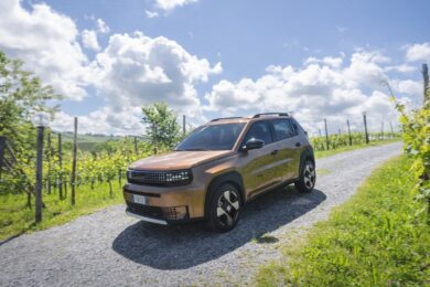 Stellantis, 1,65 milioni di auto: l’ibrido traina i volumi UE