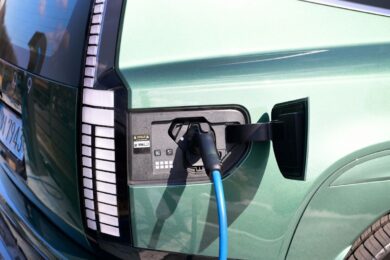 Hyundai IONIQ 9: prezzi Italia, 600 km WLTP e ricarica 800V