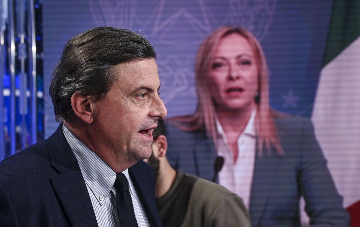Calenda spara su AVS per aver candidato Ilaria Salis? Obiettivo non è entrare nel Cdx, ma un patto con Meloni per lo sbarramento al 3% Calenda spara su AVS per aver candidato Ilaria Salis? Obiettivo non è entrare nel Cdx, ma un patto con Meloni per lo sbarramento al 3%