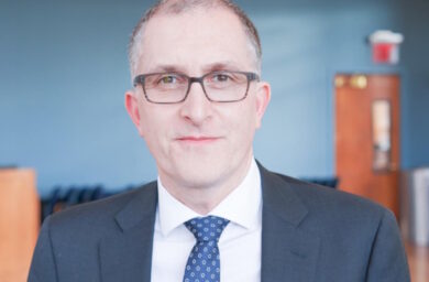 Autismo, il medico italiano Andrea Baccarelli citato da Trump: “Sugli effetti del paracetamolo in gravidanza servono altri studi”