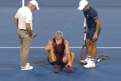 Carlos Alcaraz, caviglia ko a Tokyo: le immagini che spaventano i tifosi