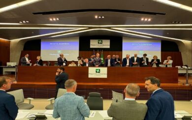 Bagarre al Pirellone per la legge sulla caccia: Digos in aula, espulsi 14 consiglieri