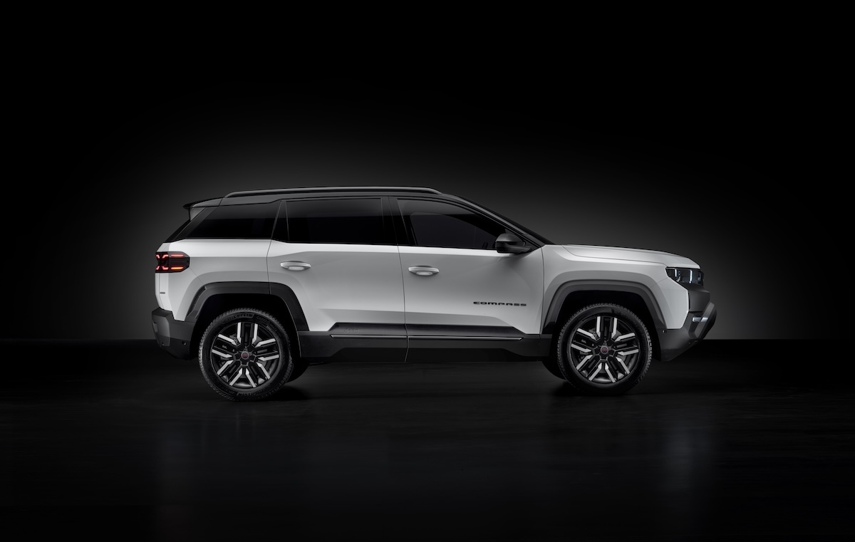 Nuova Jeep Compass: Altitude, e-Hybrid e BEV per l’Europa Nuova Jeep Compass: Altitude, e-Hybrid e BEV per l’Europa