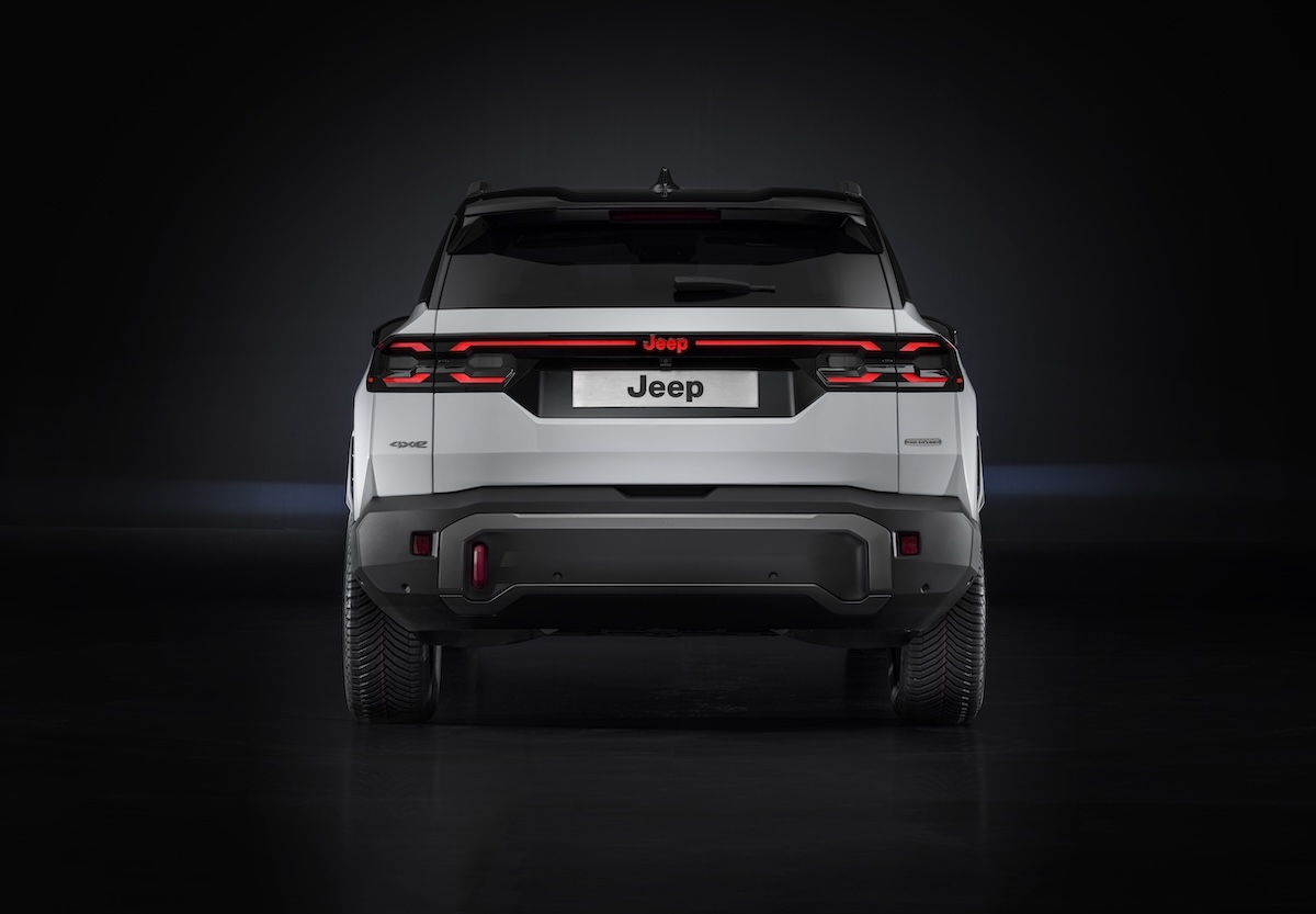 Nuova Jeep Compass: Altitude, e-Hybrid e BEV per l’Europa Nuova Jeep Compass: Altitude, e-Hybrid e BEV per l’Europa