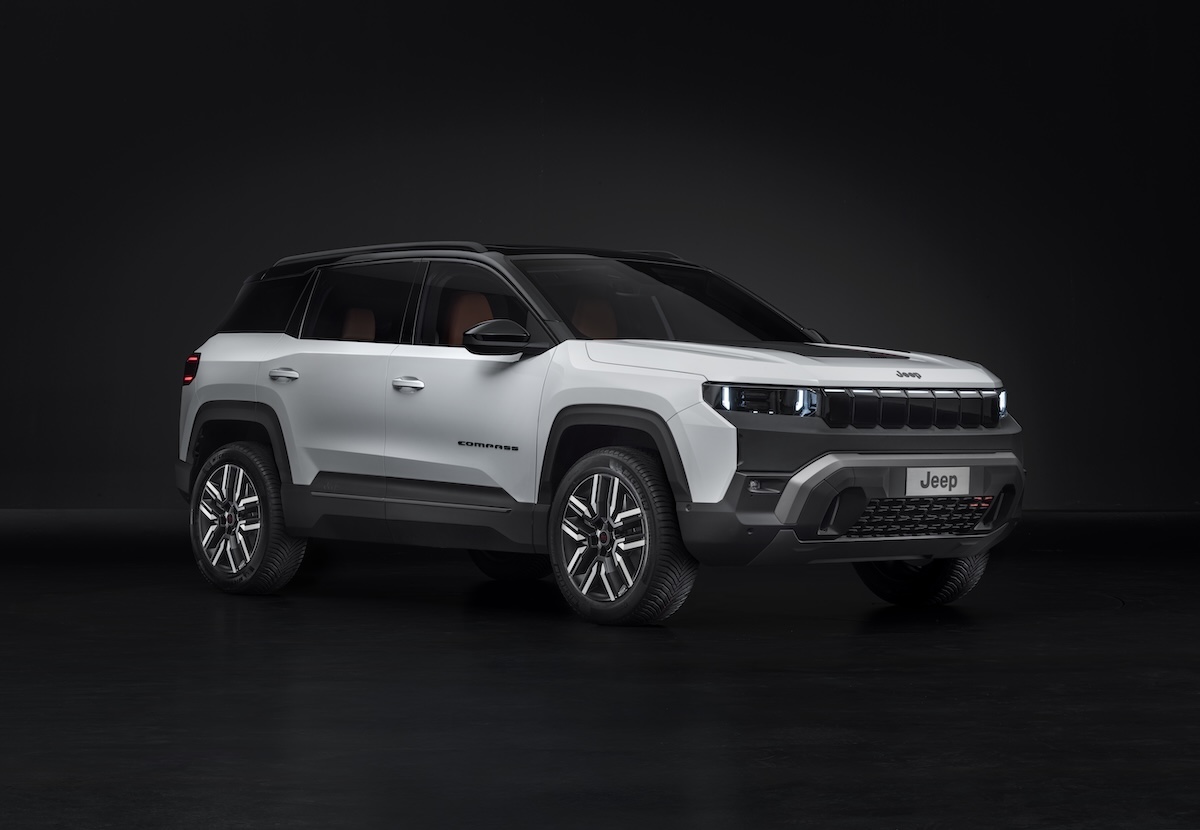 Nuova Jeep Compass: Altitude, e-Hybrid e BEV per l’Europa Nuova Jeep Compass: Altitude, e-Hybrid e BEV per l’Europa
