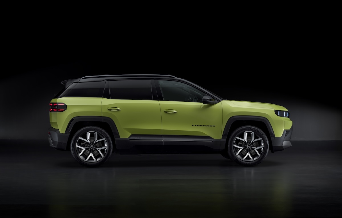 Nuova Jeep Compass: Altitude, e-Hybrid e BEV per l’Europa Nuova Jeep Compass: Altitude, e-Hybrid e BEV per l’Europa