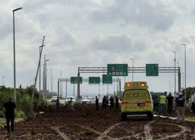 Israele, paura a Tel Aviv: esplosa un’auto nel sud della città. Ci sono diversi feriti