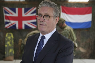 Regno Unito, arrivano le carte d’identità ma è bufera. “Violate le libertà dei cittadini”