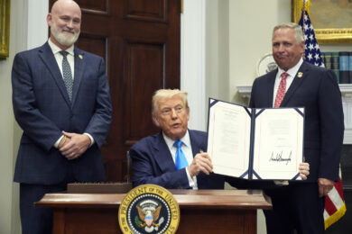 Trump: “Dall’inizio di ottobre dazi al 100% sui farmaci. Voglio fermare l’invasione straniera”