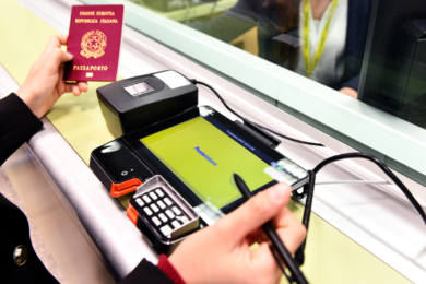 Poste Italiane, tagliato il traguardo dei 100mila passaporti erogati dopo poco più di un anno dall’avvio del servizio