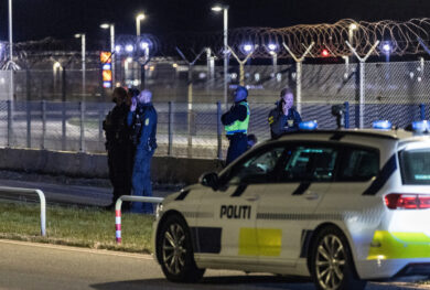 Droni sorvolano la più grande base militare danese. L’alert del commissario Ue Dombrovskis: “Bruxelles è già in una guerra ibrida con Mosca”