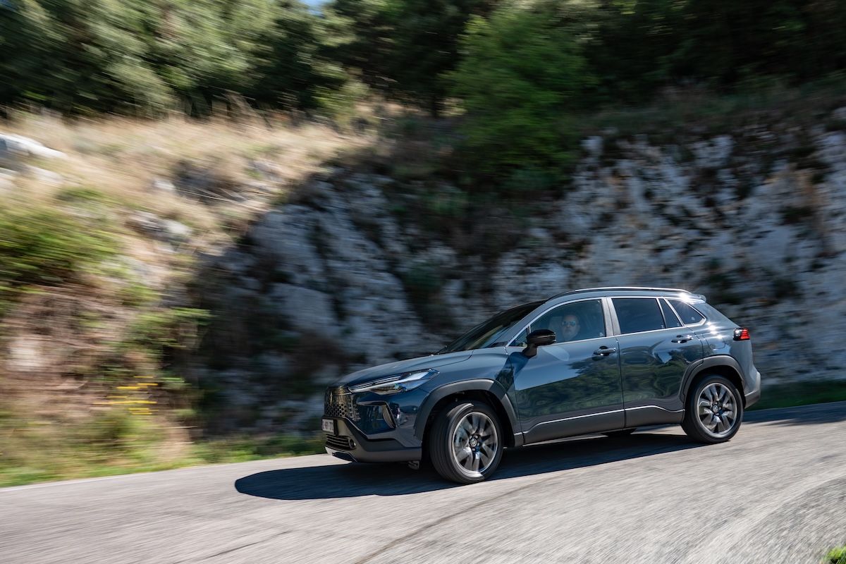 Toyota Corolla Cross 2025: Full Hybrid, AWD-i e nuova GR SPORT Toyota Corolla Cross 2025: Full Hybrid, AWD-i e nuova GR SPORT