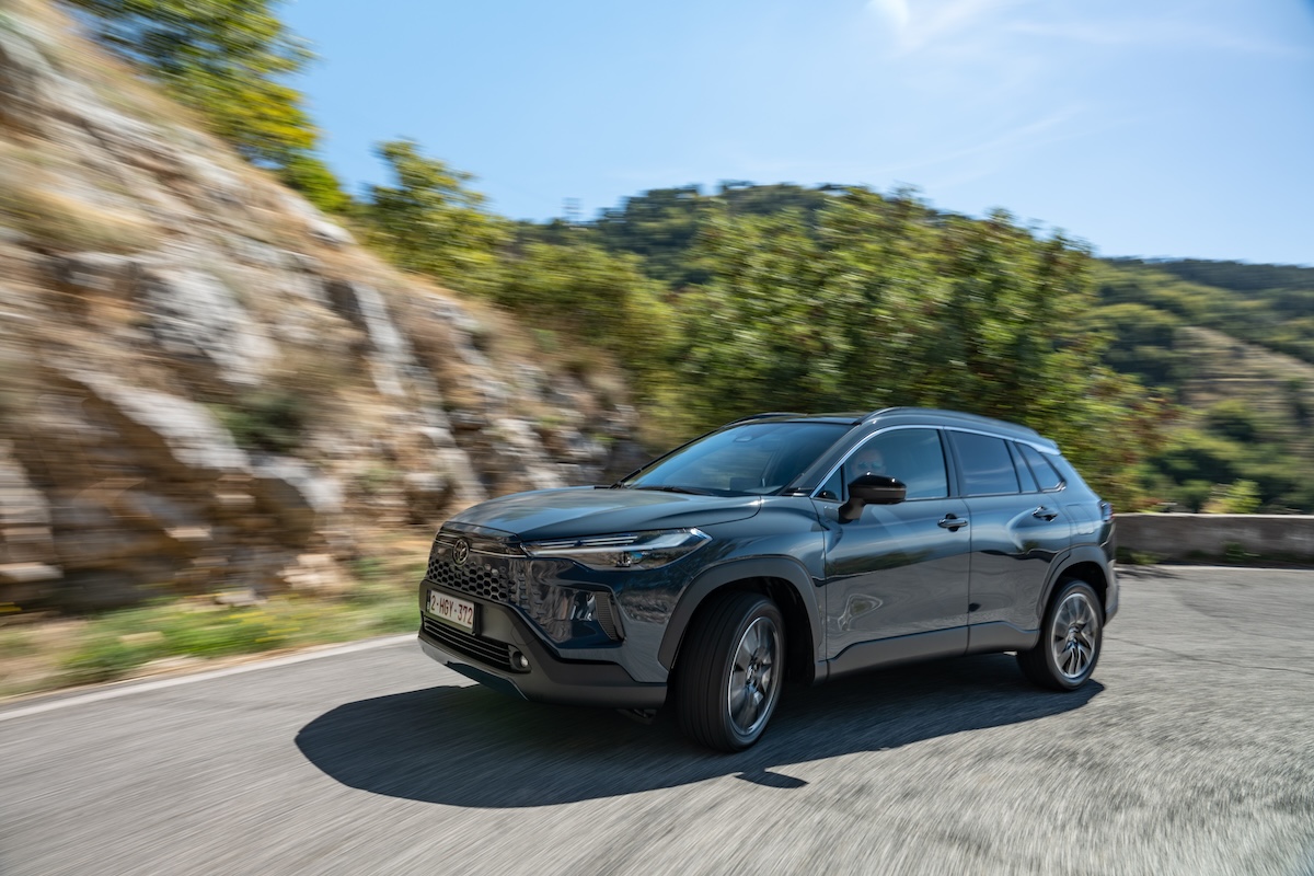 Toyota Corolla Cross 2025: Full Hybrid, AWD-i e nuova GR SPORT Toyota Corolla Cross 2025: Full Hybrid, AWD-i e nuova GR SPORT