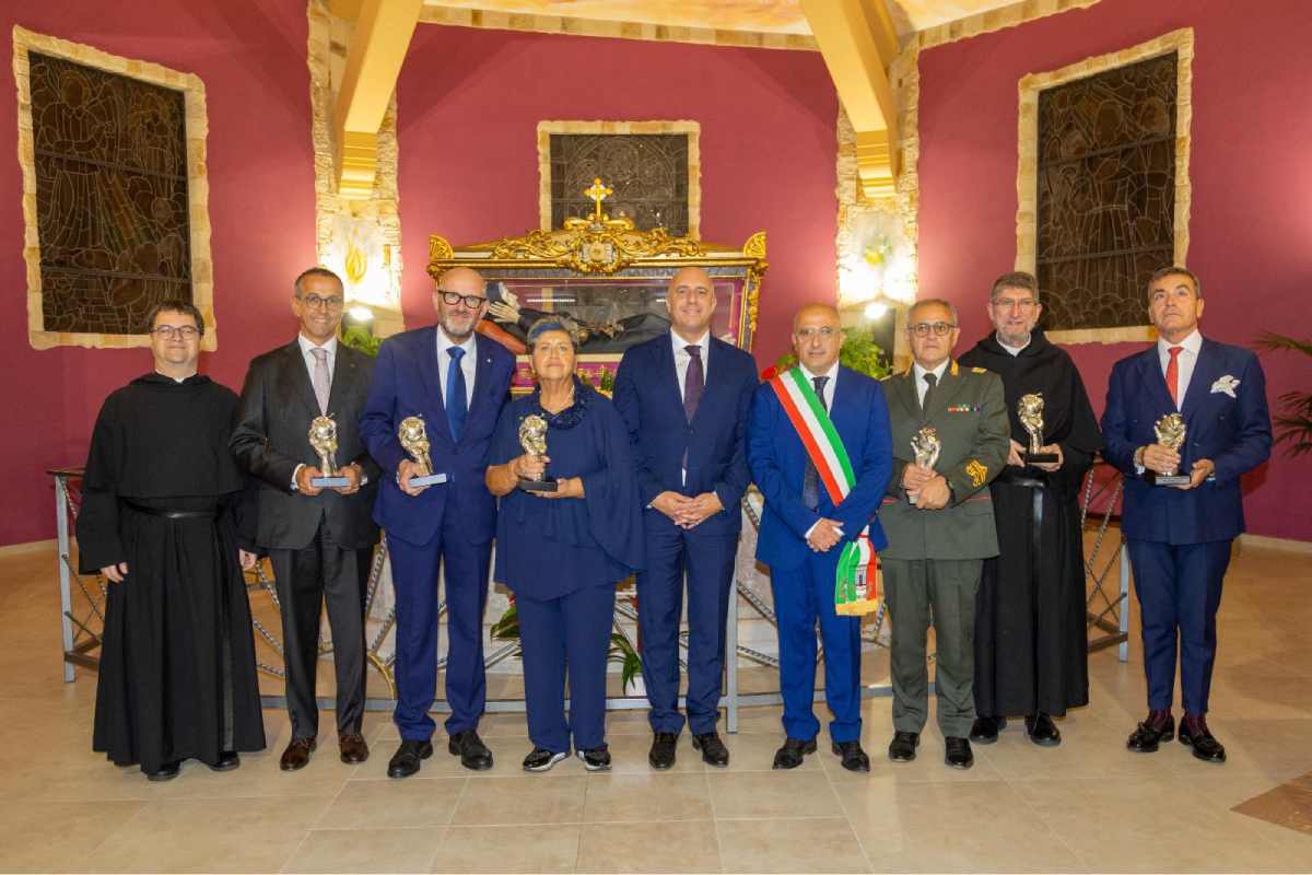 Furci, grande successo per la prima edizione del “Premio Internazionale Angelo da Furci” Furci, grande successo per la prima edizione del “Premio Internazionale Angelo da Furci”
