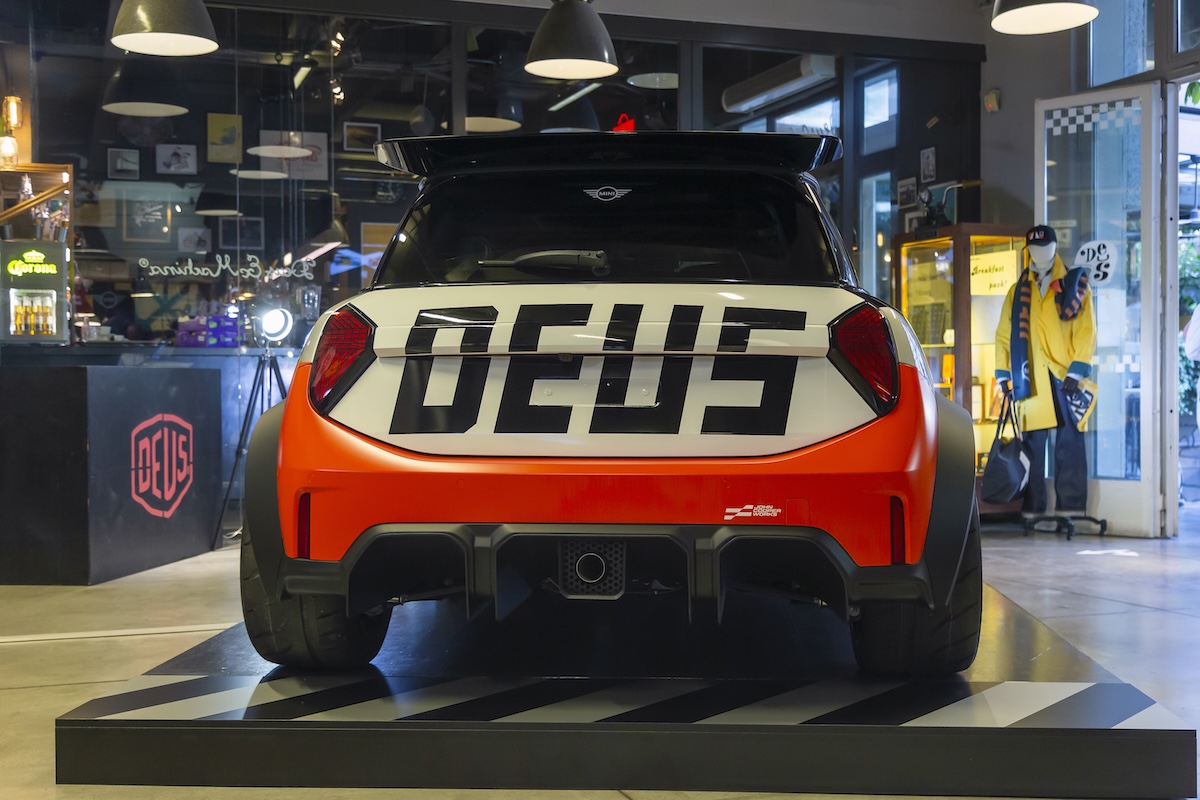 MINI John Cooper Works e Deus: collaborazione creativa a Milano
