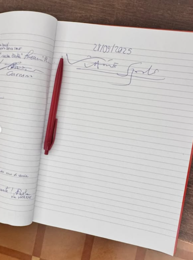 Elezioni Marche, Vittorio Sgarbi alle urne per il voto: il critico d’arte è irriconoscibile. Le prime foto dopo la depressione e il ricovero