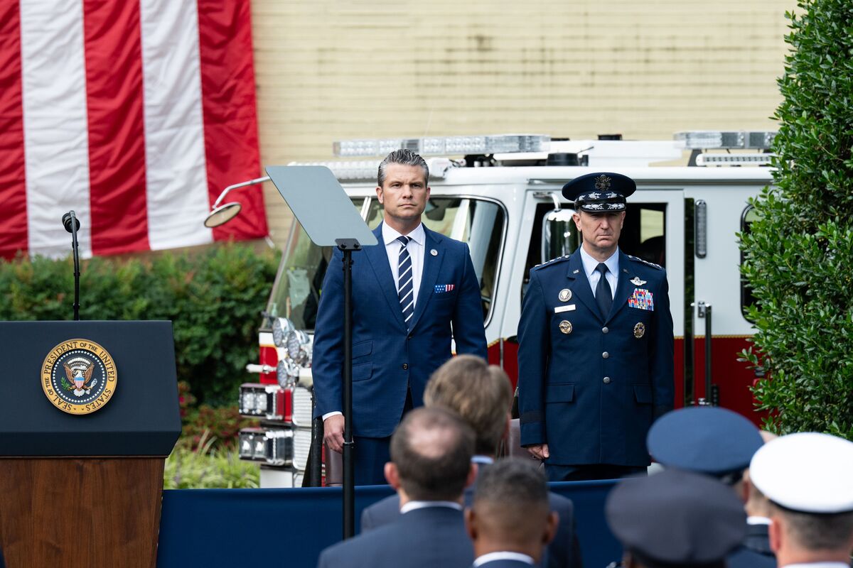 Hegseth: “Prepariamoci alla guerra e vinciamola”. Trump: “Hamas ha 3-4 giorni per accettare il mio piano di pace” Hegseth: “Prepariamoci alla guerra e vinciamola”. Trump: “Hamas ha 3-4 giorni per accettare il mio piano di pace”