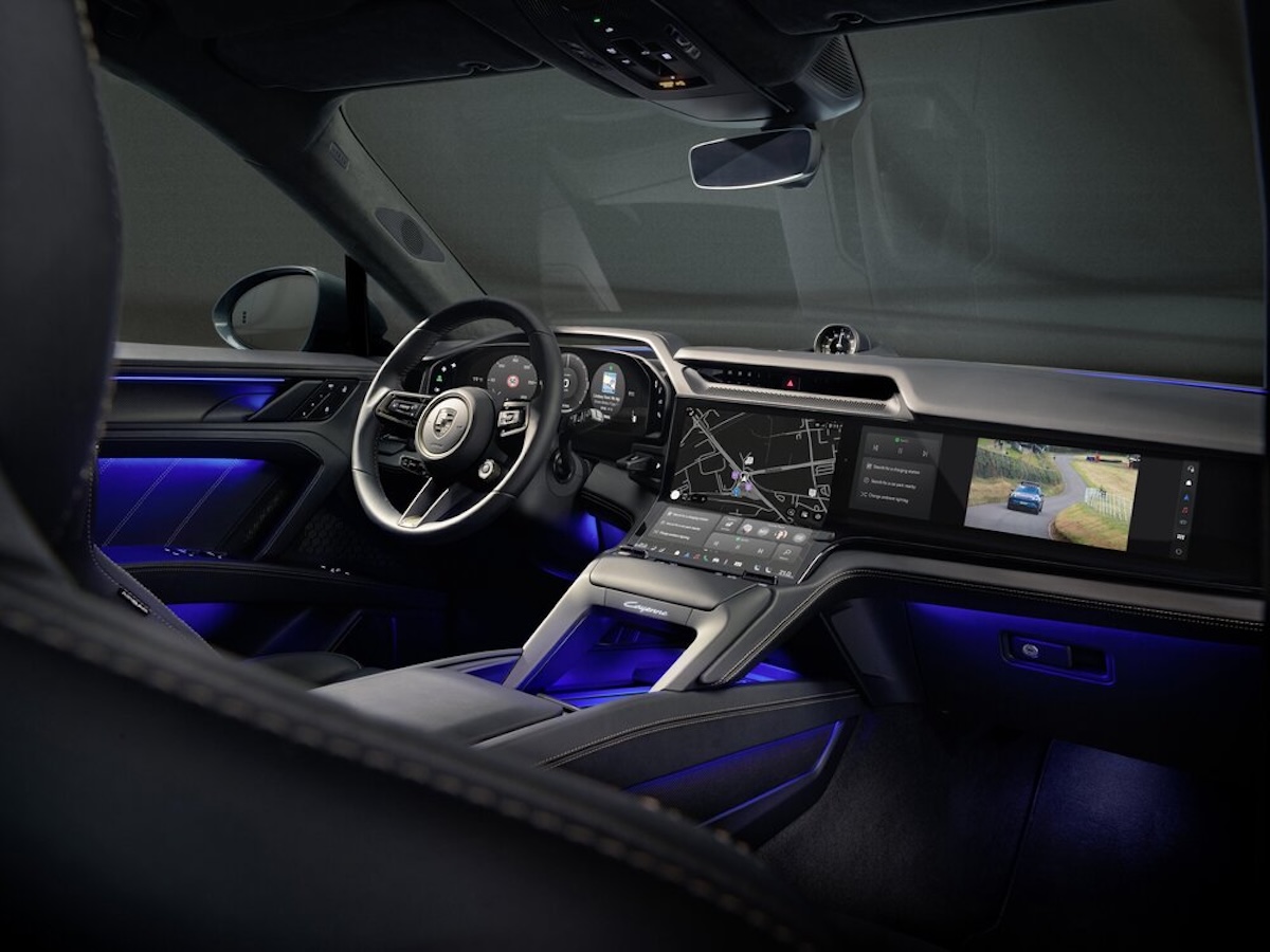 Nuovo Porsche Cayenne Electric: interni hi-tech e comfort su misura
