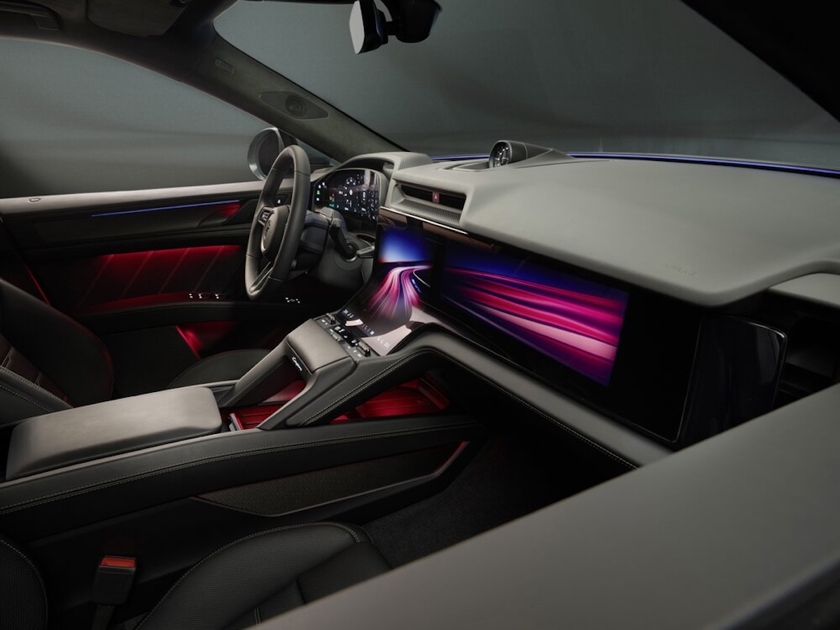 Nuovo Porsche Cayenne Electric: interni hi-tech e comfort su misura