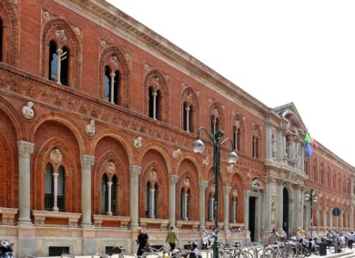 Milano, atti persecutori in Statale: uno studente non potrà più avvicinarsi alla collega