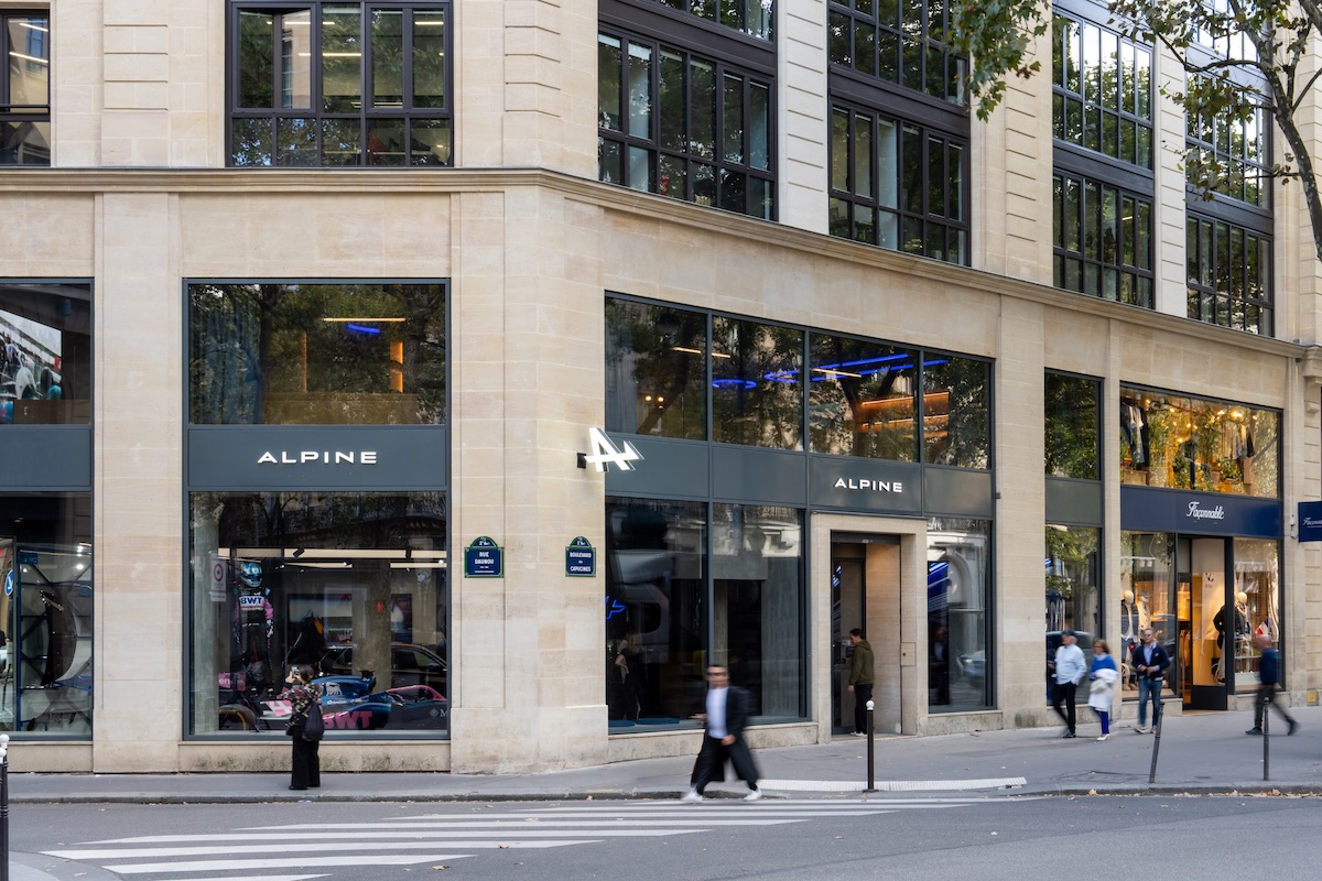 Alpine apre l’Atelier a Parigi: flagship e passione motorsport