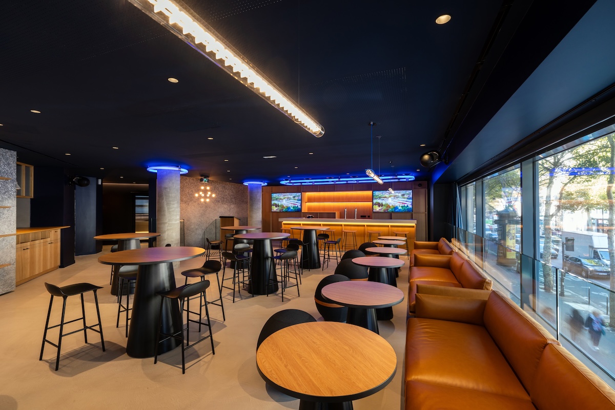 Alpine apre l’Atelier a Parigi: flagship e passione motorsport