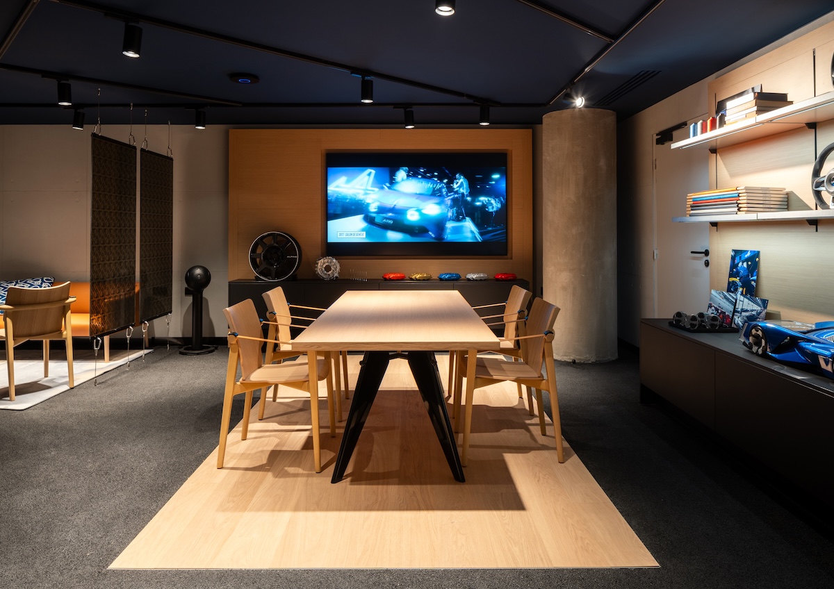 Alpine apre l’Atelier a Parigi: flagship e passione motorsport
