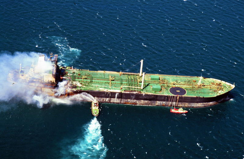Petroliera russa, blitz dei militari francesi: abbordata una nave della “flotta fantasma”. Due arresti Petroliera russa, blitz dei militari francesi: abbordata una nave della “flotta fantasma”. Due arresti