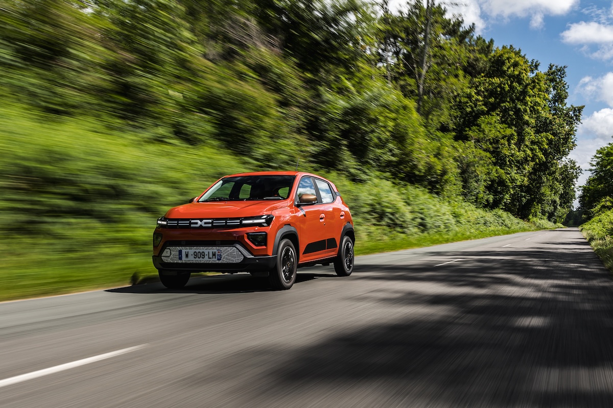 Dacia Spring a 3.900 €: grazie a incentivi statali e vantaggi Dacia Dacia Spring a 3.900 €: grazie a incentivi statali e vantaggi Dacia