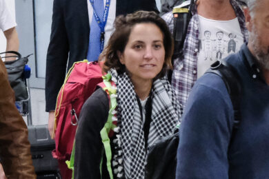 Flotilla, arrivati a Fiumicino i quattro parlamentari italiani. Scuderi: “Un po’ provati, ma il nostro pensiero va a Gaza”