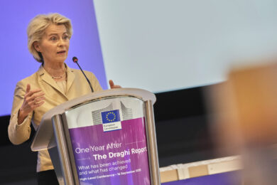 Ue e la crisi di bilancio, Ursula barcolla: il Parlamento pronto a votare contro il piano del budget di von der Leyen