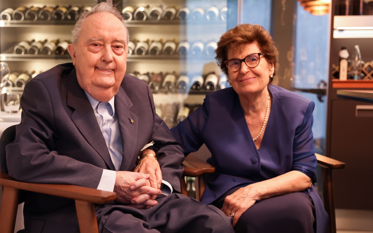 È morto Aimo Moroni, maestro della cucina milanese e anima del “Luogo di Aimo e Nadia” È morto Aimo Moroni, maestro della cucina milanese e anima del “Luogo di Aimo e Nadia”