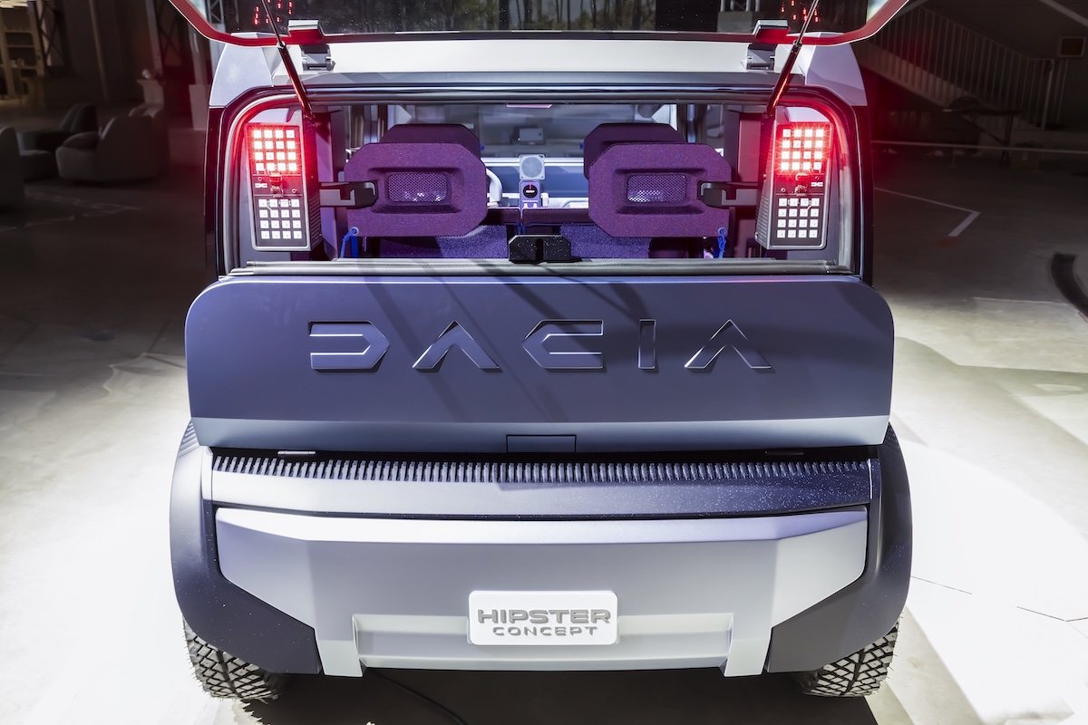 Dacia svela la Hipster Concept: citycar elettrica economica e funzionale Dacia svela la Hipster Concept: citycar elettrica economica e funzionale