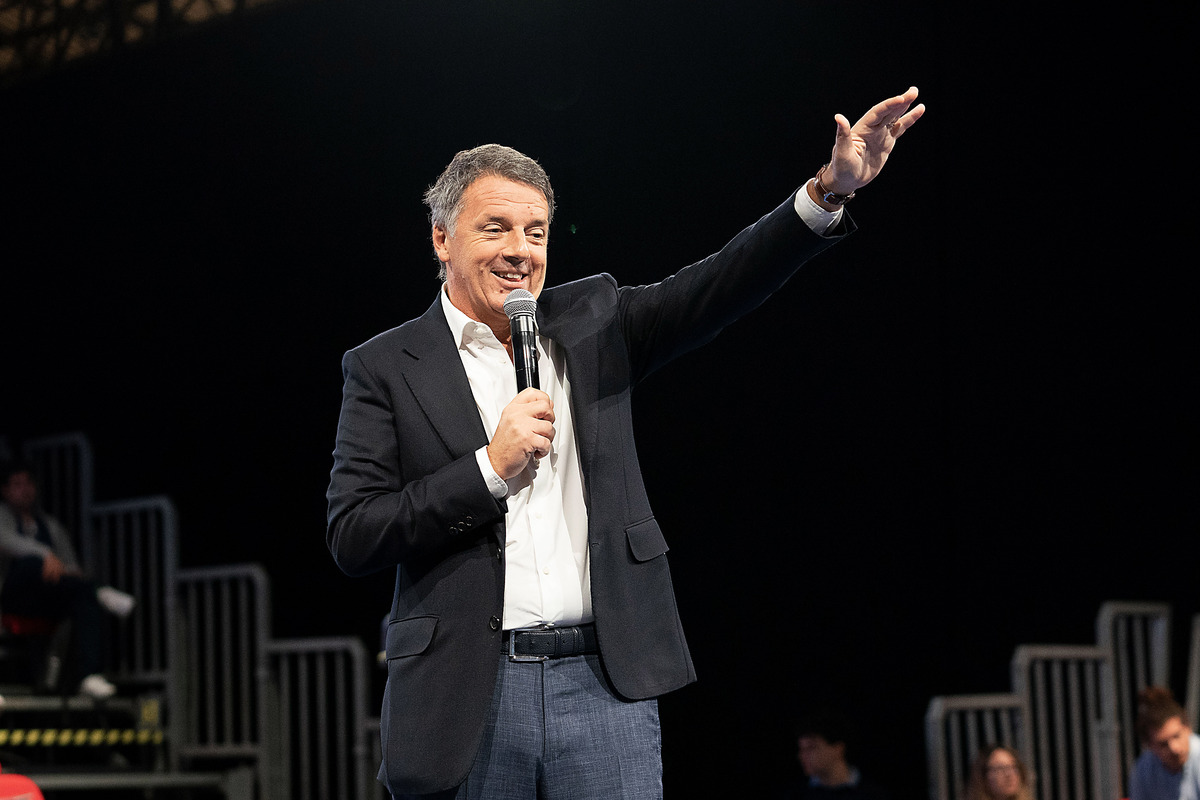 Il piano (difficile ma non impossibile) di Renzi per costruire una forza moderata accanto a Pd e M5S per battere Meloni alle Politiche Il piano (difficile ma non impossibile) di Renzi per costruire una forza moderata accanto a Pd e M5S per battere Meloni alle Politiche