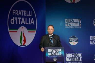 Campania, FdI candida ufficialmente Cirielli. Ok della Lega per avere il Veneto. FI in stand by, ma “l’accordo si troverà”