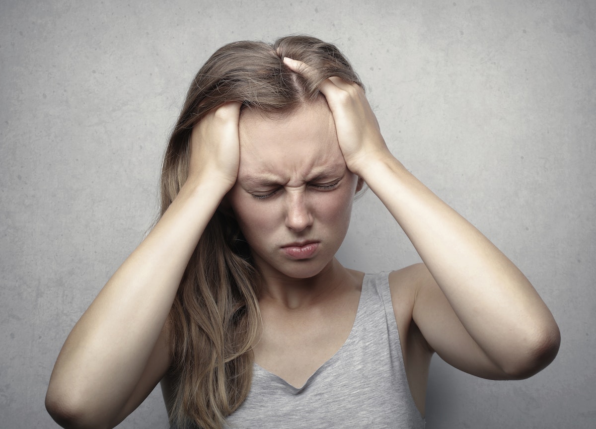 Emicrania, una terapia non farmacologica in soccorso dei continui mal di testa che non vanno via Emicrania, una terapia non farmacologica in soccorso dei continui mal di testa che non vanno via