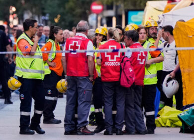 Tragedia nel centro di Madrid, crolla un hotel in ristrutturazione: almeno 4 morti e 3 feriti. Video