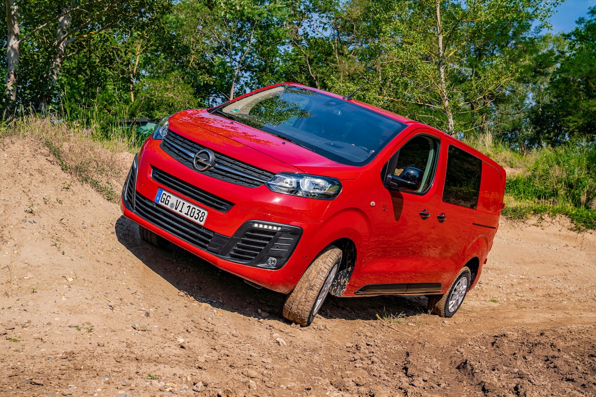 Opel Vivaro: 25 anni di van, ora anche elettrico
