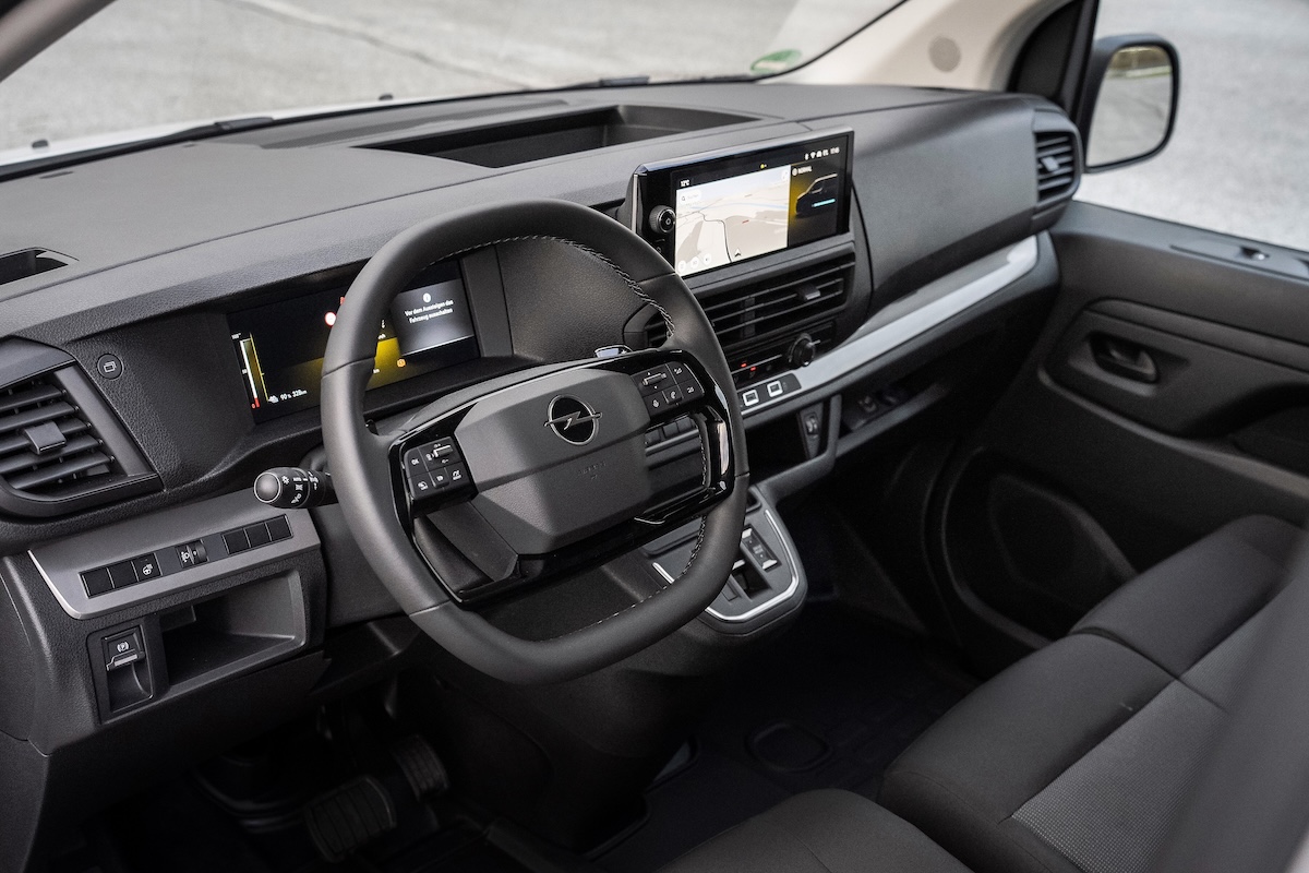 Opel Vivaro: 25 anni di van, ora anche elettrico
